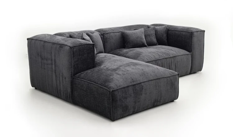 wygodna-miekka-marszczona-sofa.webp